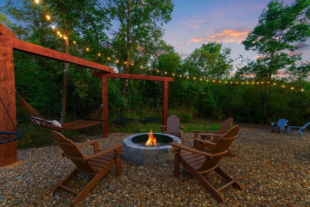 Вилла Under The Stars - Secluded, Hot Tub, Firepit, Games Брокен-Боу Экстерьер фото